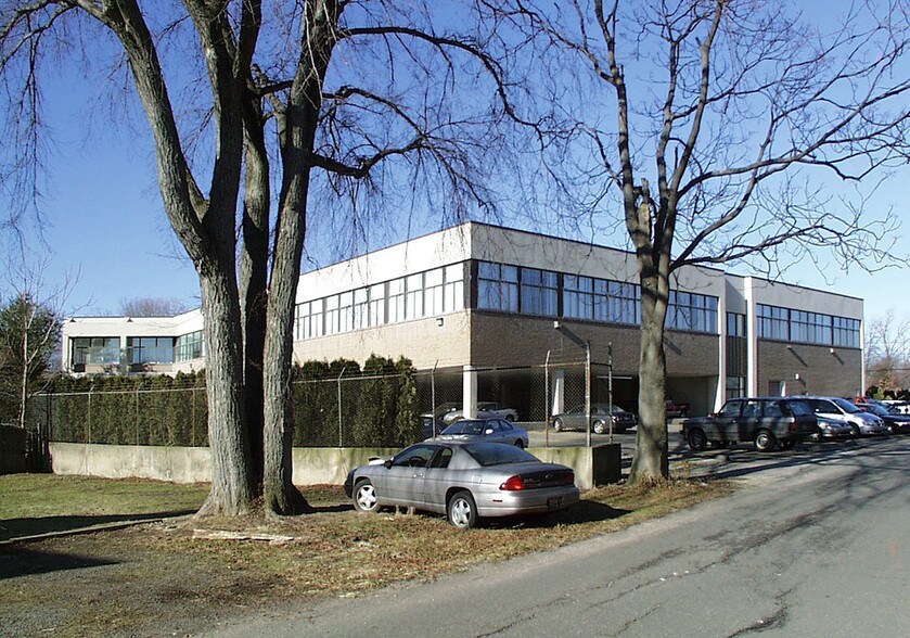 80 Ferry Blvd, Stratford, CT à louer - Photo du bâtiment - Image 2 de 16