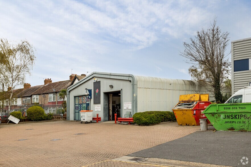 Church Rd, Mitcham à louer - Photo du bâtiment - Image 2 de 3