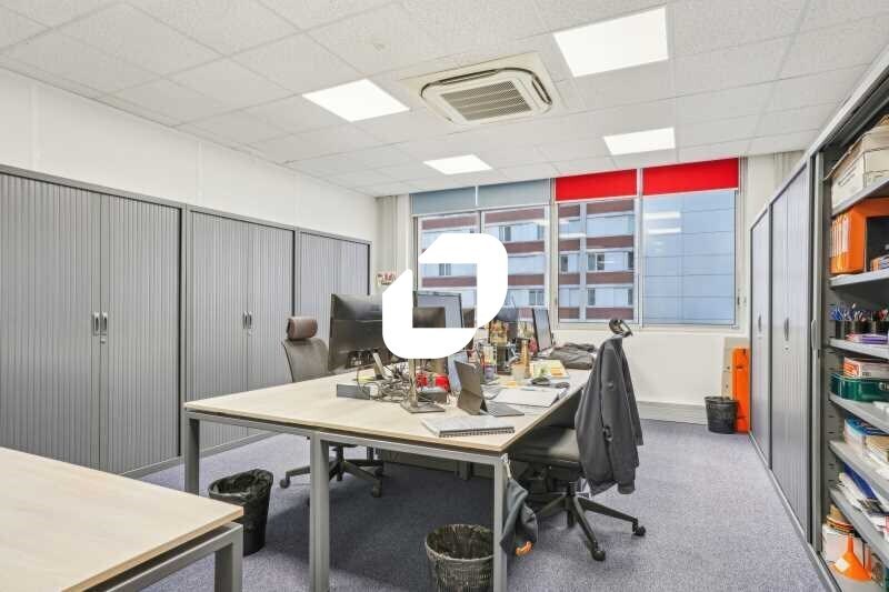 Office in Levallois-Perret for lease - Interior Photo - Image 2 of 9