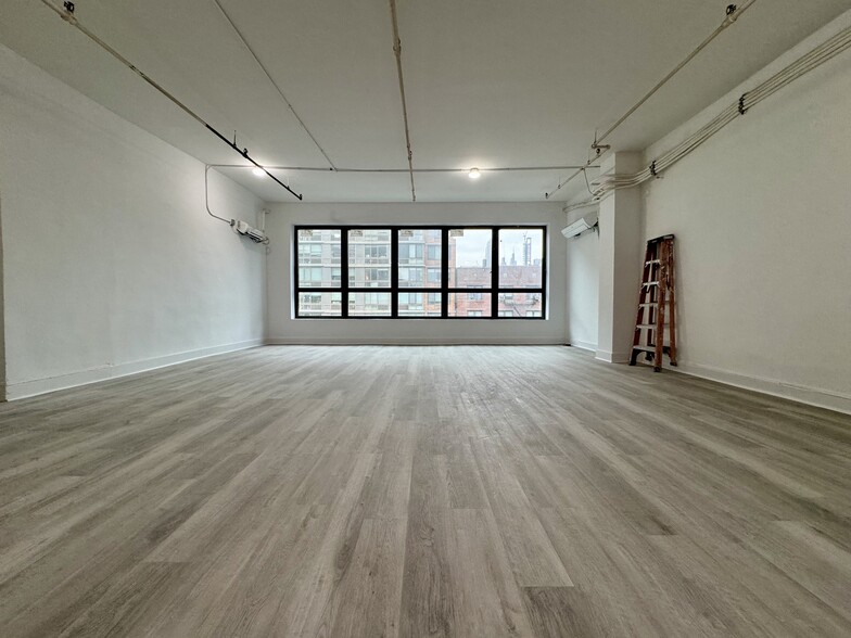 112-114 W 14th St, New York, NY for lease - Building Photo - Image 1 of 11