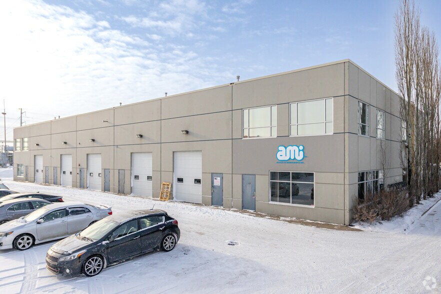 10555 172 St NW, Edmonton, AB à louer - Photo du bâtiment - Image 2 de 3