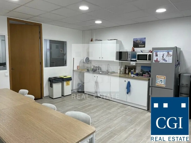 Office in Grenoble for lease - Interior Photo - Image 2 of 7