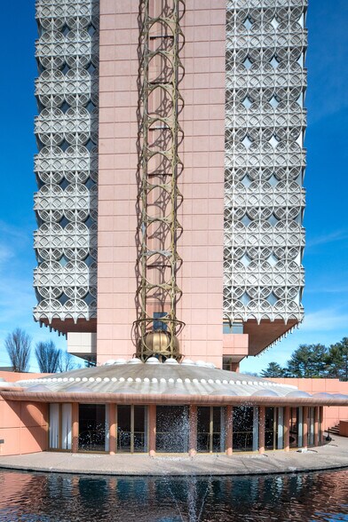 6100 Dutchmans Ln, Louisville, KY à louer - Photo du bâtiment - Image 1 de 18