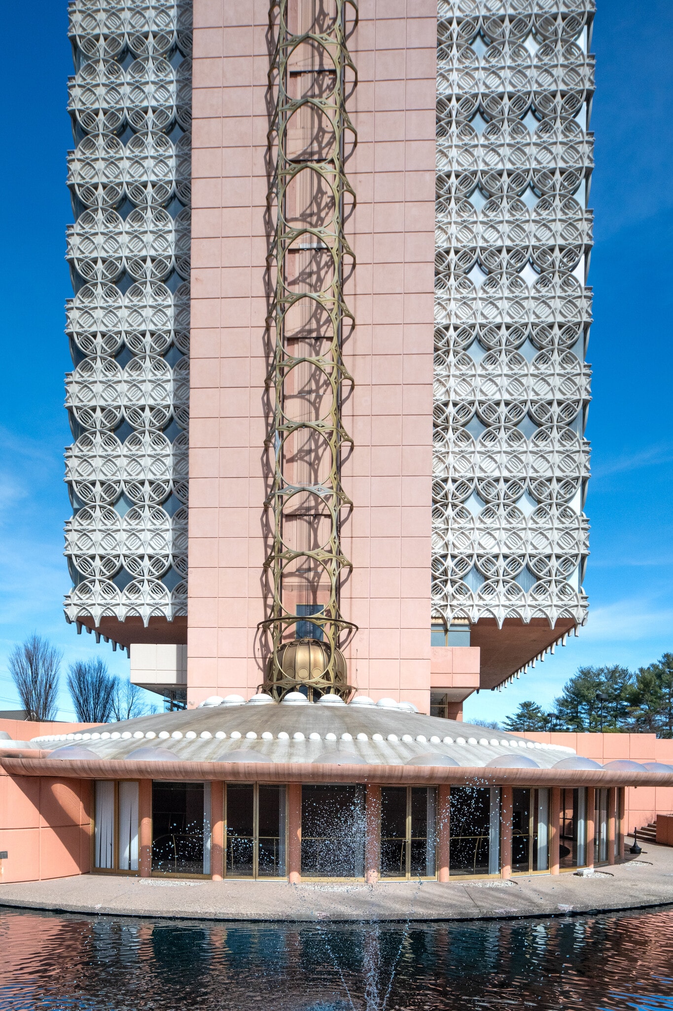 6100 Dutchmans Ln, Louisville, KY for lease Building Photo- Image 1 of 19