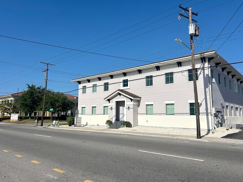 2902 N Armenia Ave, Tampa, FL à louer - Photo du bâtiment - Image 2 de 5