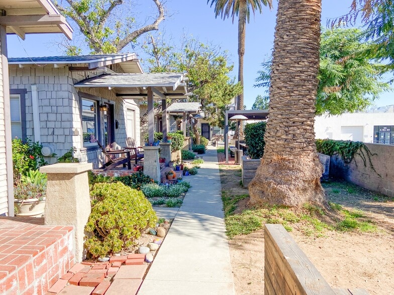 146-154 N Holliston Ave, Pasadena, CA for sale - Building Photo - Image 2 of 4