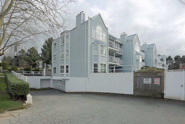 Plus de détails pour 10050-10090 137 A St, Surrey, BC - Multi-résidentiel à vendre