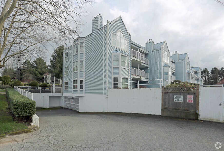 10050-10090 137 A St, Surrey, BC à vendre - Photo principale - Image 1 de 5