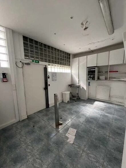 Flex in Montreuil for sale - Interior Photo - Image 2 of 5