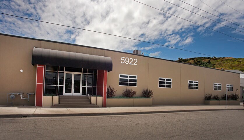 5922 W Bowcroft St, Los Angeles, CA à louer - Photo du bâtiment - Image 3 de 6