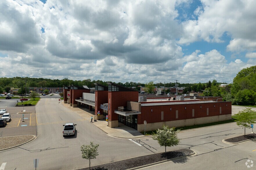 4301 Kent Rd, Stow, OH à louer - Photo du bâtiment - Image 3 de 6