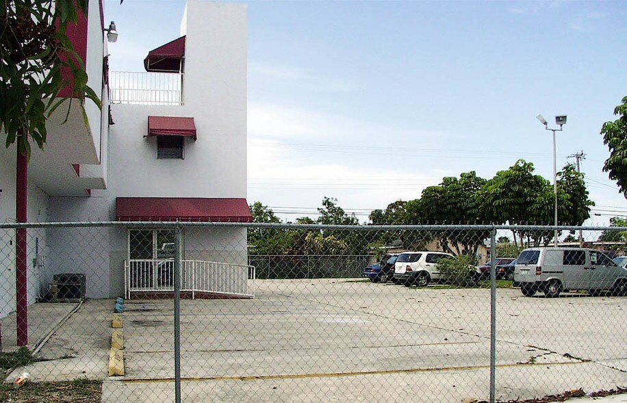 4201 Palm Ave, Hialeah, FL à louer - Autre - Image 2 de 8