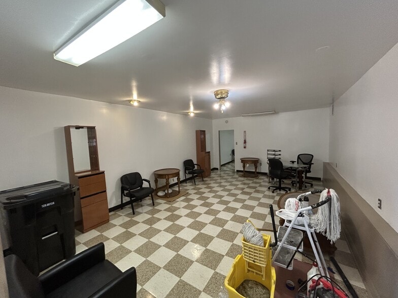 2052 Broadway, Gary, IN for lease - Primary Photo - Image 1 of 6