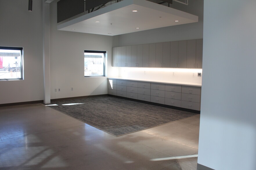 3070 W Directors Row, Salt Lake City, UT for lease - Building Photo - Image 2 of 14