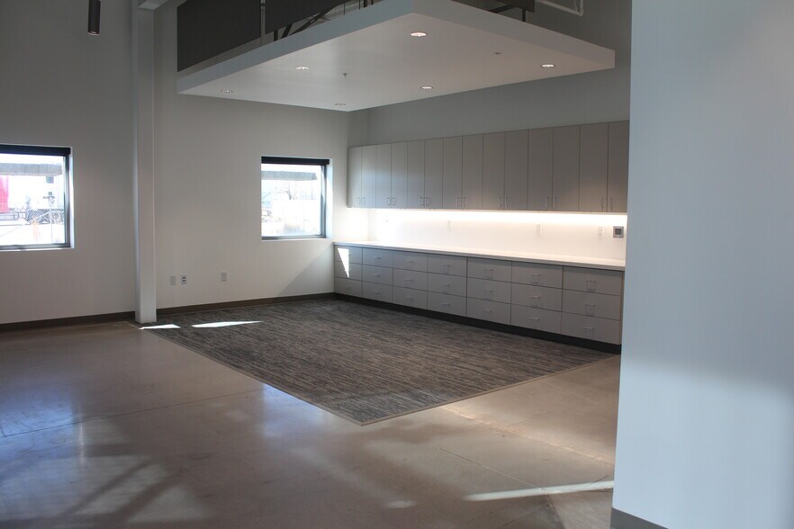 3070 W Directors Row, Salt Lake City, UT à louer - Photo du bâtiment - Image 2 de 14