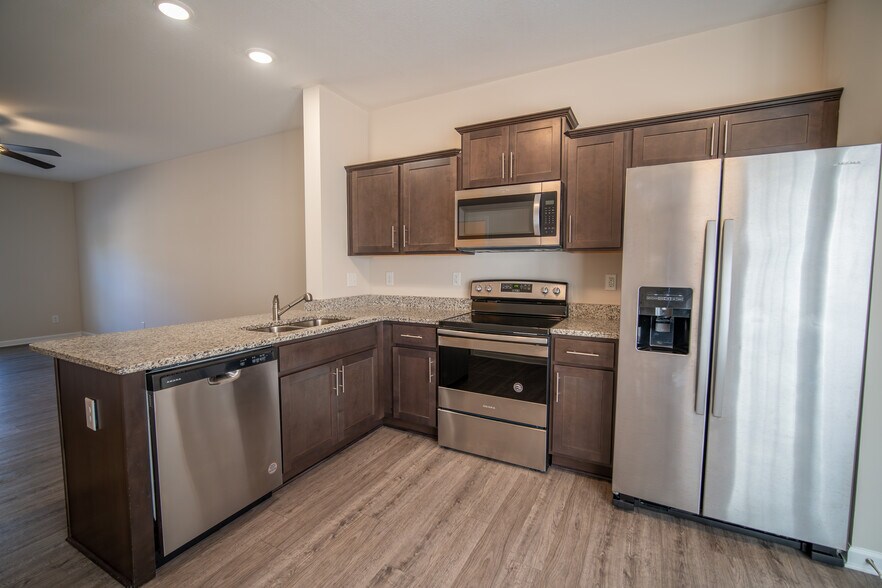 162 Jack Miller Blvd, Clarksville, TN à vendre - Photo du bâtiment - Image 3 de 9