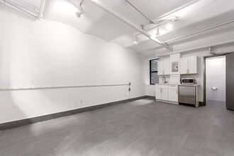 255 W 22nd St, New York, NY for lease Interior Photo- Image 2 of 5