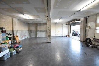 Plus de détails pour Multi-résidentiel à vendre