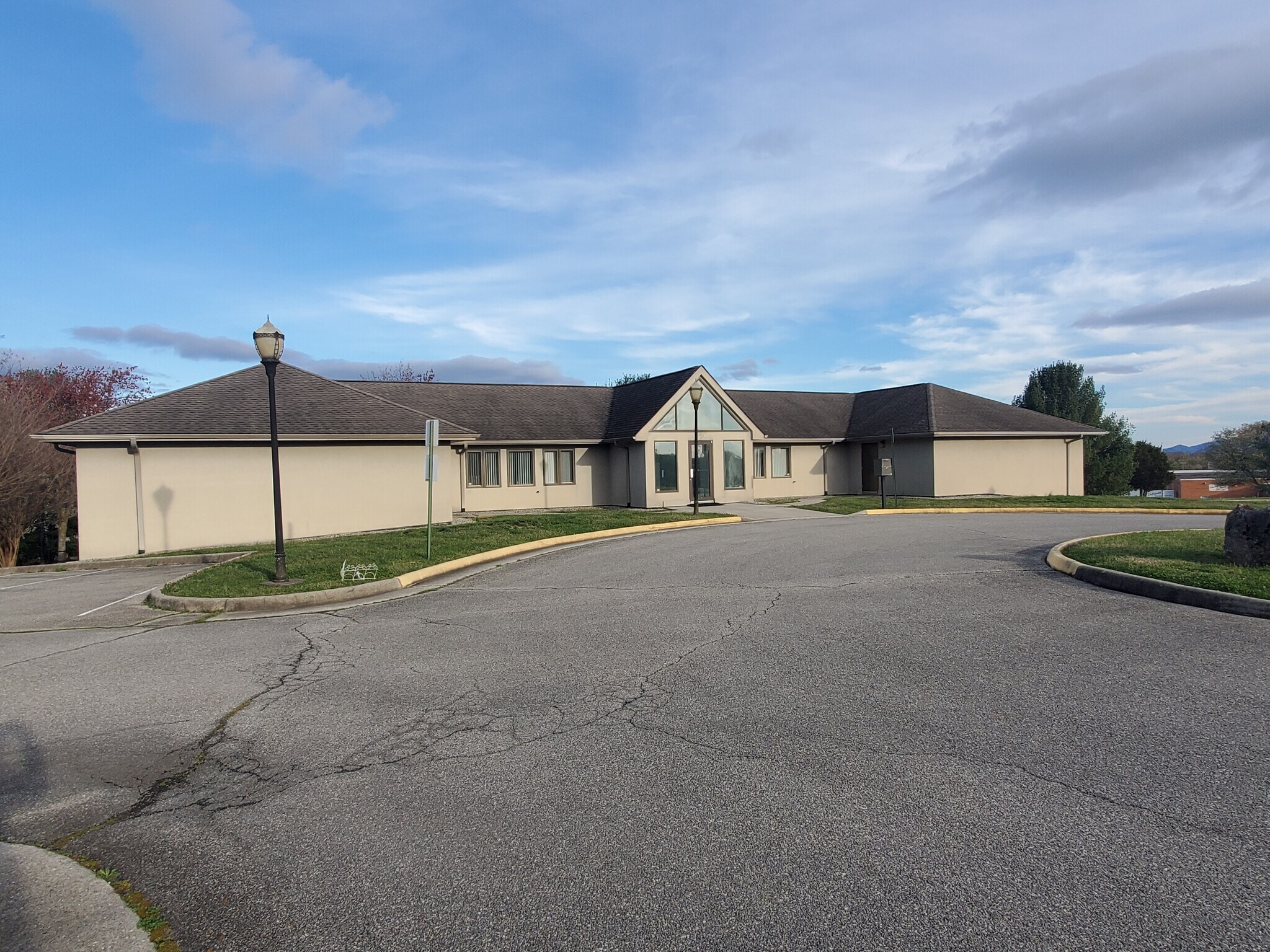 7857 Enon Dr, Hollins, VA à vendre Photo du bâtiment- Image 1 de 29