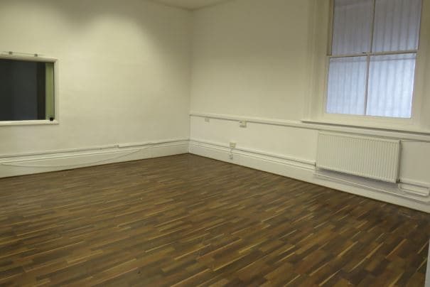 Station Rd, Bagshot for lease - Interior Photo - Image 2 of 3