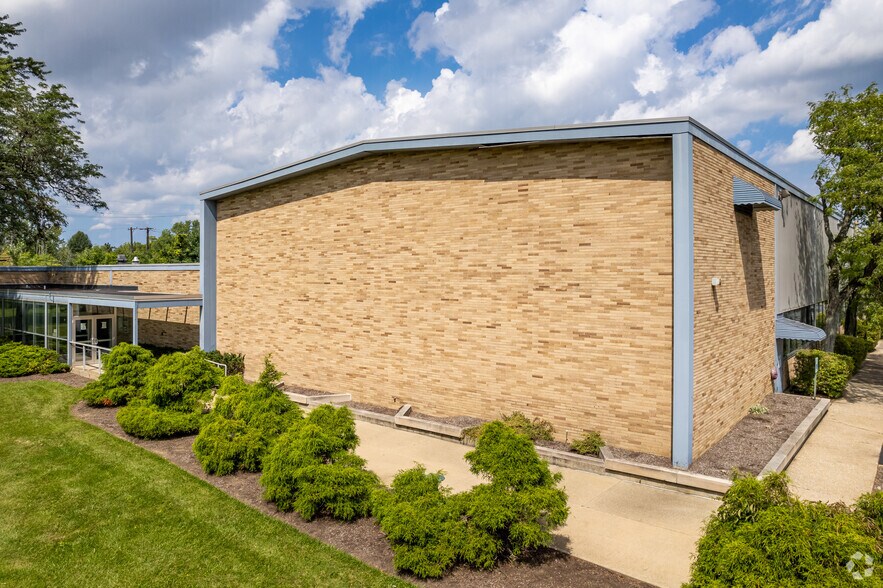 28999 Aurora Rd, Solon, OH à vendre - Photo du bâtiment - Image 2 de 5