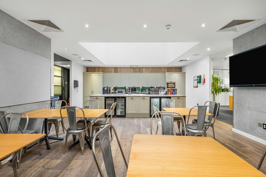 Oval Rd, London for lease - Building Photo - Image 2 of 21