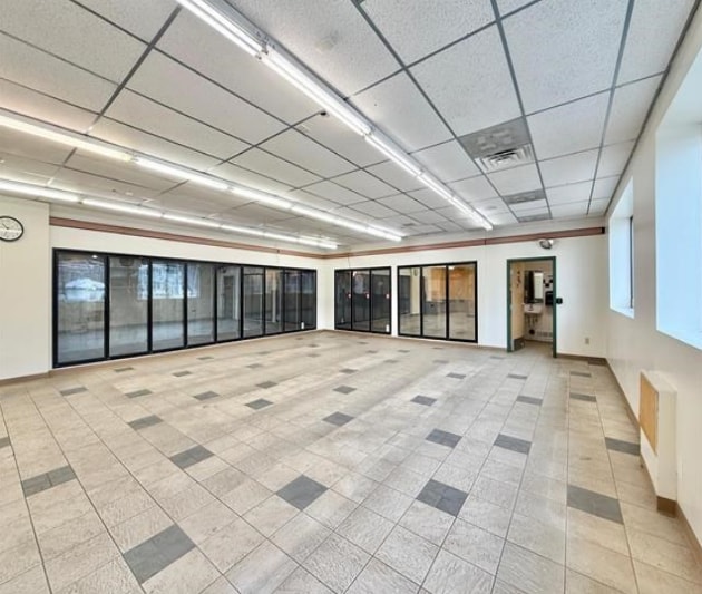 313 Madison Ave, Fort Atkinson, WI for sale - Interior Photo - Image 2 of 8