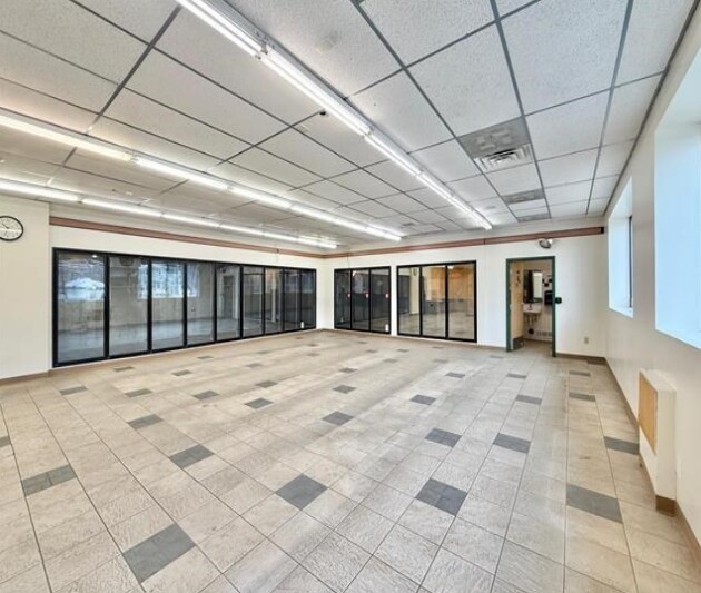 313 Madison Ave, Fort Atkinson, WI à vendre - Photo intérieure - Image 2 de 8