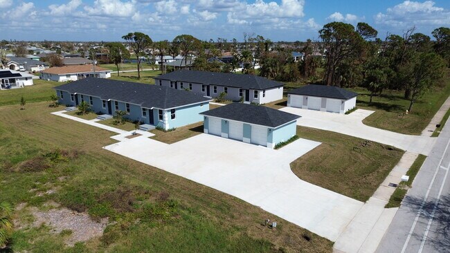 More details for Portafolio of 2 Triplexes in RotondaWest – Multifamily for Sale, Rotonda West, FL