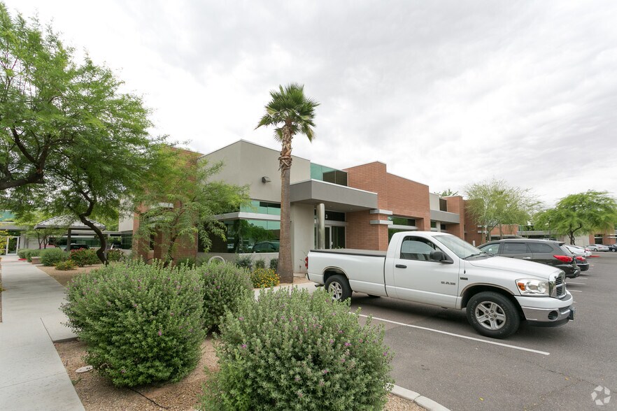 5560 W Chandler Blvd, Chandler, AZ for sale - Building Photo - Image 3 of 14