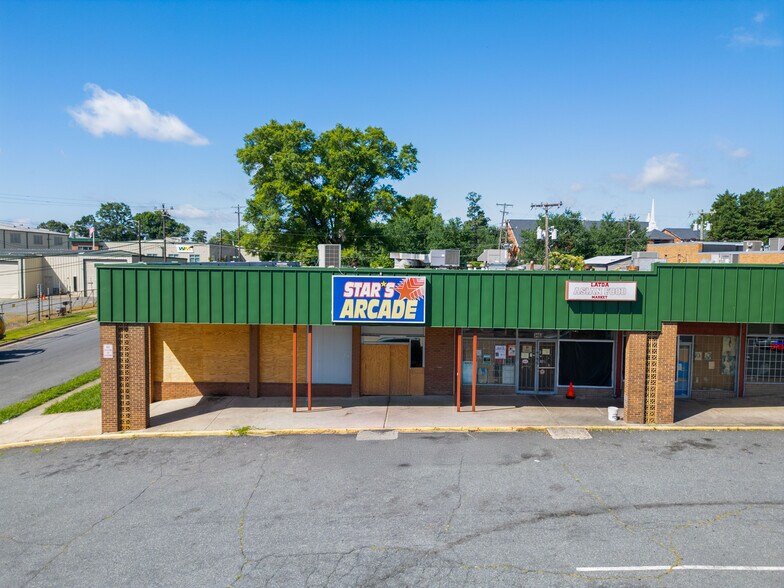3401 Brookshire Blvd, Charlotte, NC à louer - Photo du bâtiment - Image 2 de 8