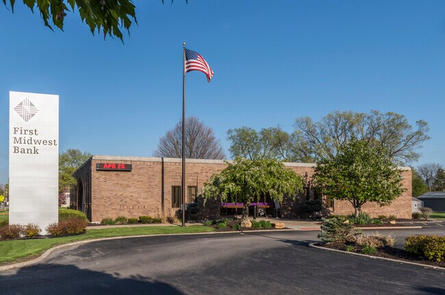 More details for 324 E Main St, Knoxville, IL - Retail for Lease