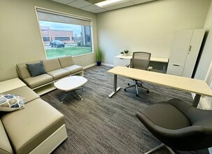 3570 Executive Dr, Uniontown, OH à louer Photo intérieure- Image 1 de 8