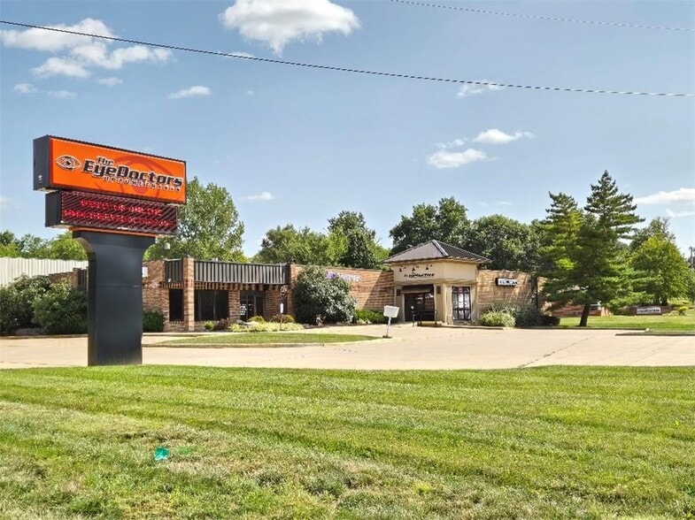 705 Baptiste Dr, Paola, KS for sale - Building Photo - Image 1 of 52
