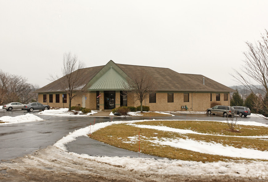 405 Little Lake Dr, Ann Arbor, MI à vendre - Photo principale - Image 1 de 1