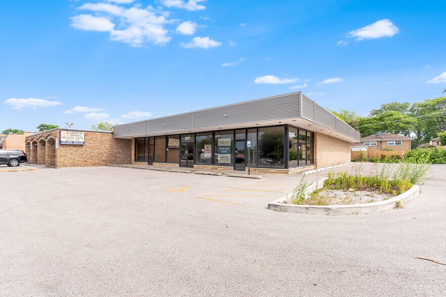 3921-3925 W Touhy Ave, Lincolnwood, IL à vendre - Photo du bâtiment - Image 2 de 17