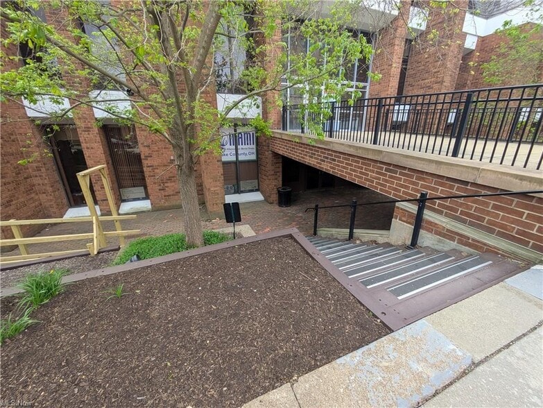 1 Victoria Sq, Painesville, OH for lease - Building Photo - Image 2 of 9