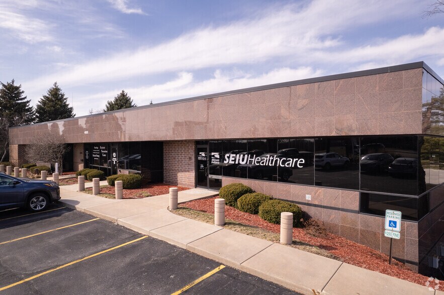 4920 E State St, Rockford, IL à louer - Photo du bâtiment - Image 2 de 5