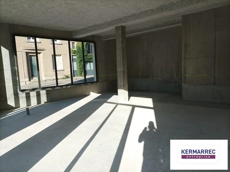 Commerce de détail dans Nantes à louer - Photo du bâtiment - Image 1 de 4