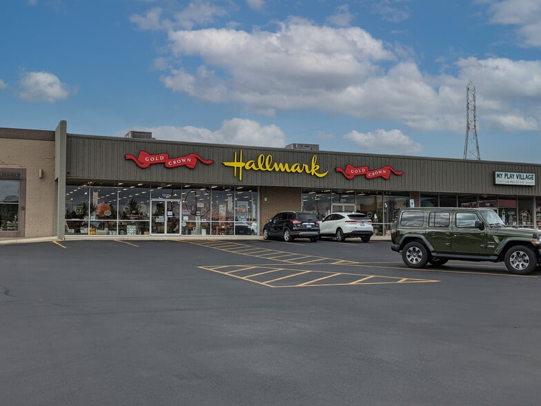 1309-1385 N Galena Ave, Dixon, IL for lease - Building Photo - Image 3 of 6