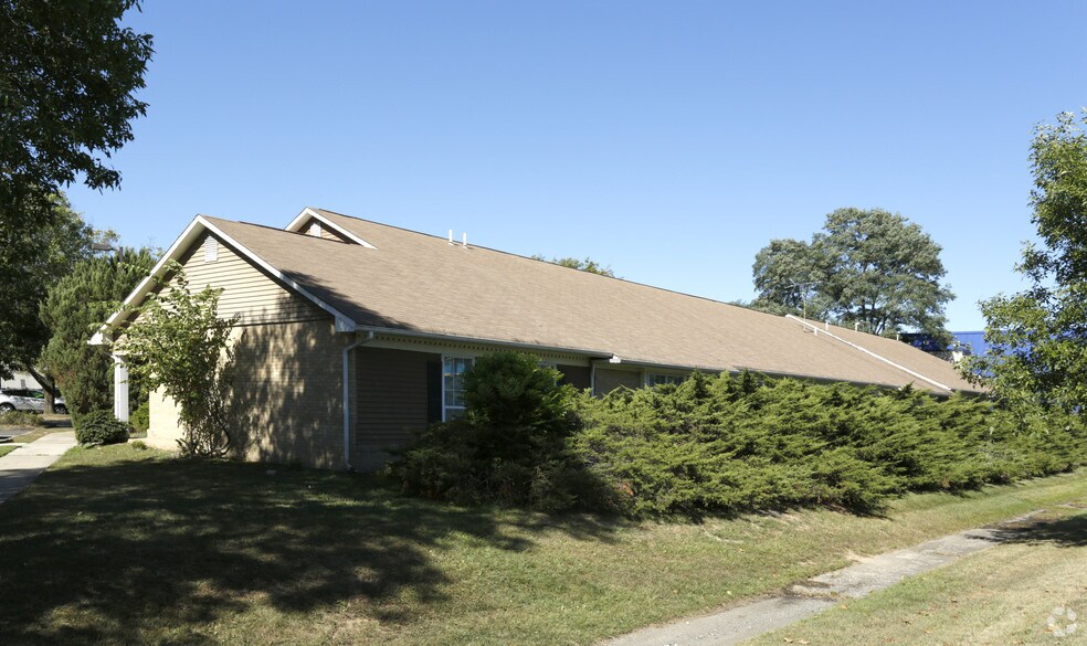 795 Parkway Ave, Ewing, NJ à louer - Photo du bâtiment - Image 1 de 32