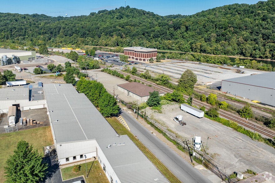 1103 Donner Ave, Monessen, PA à vendre - Aérien - Image 2 de 5