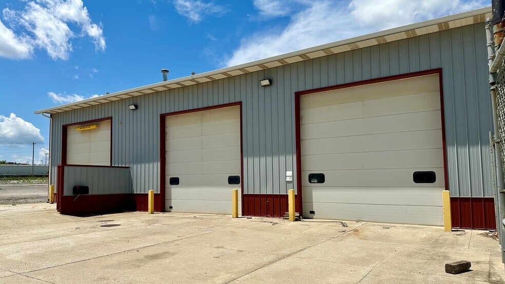 2305 W Industrial Park Dr, Bloomington, IN à louer - Photo du bâtiment - Image 3 de 17