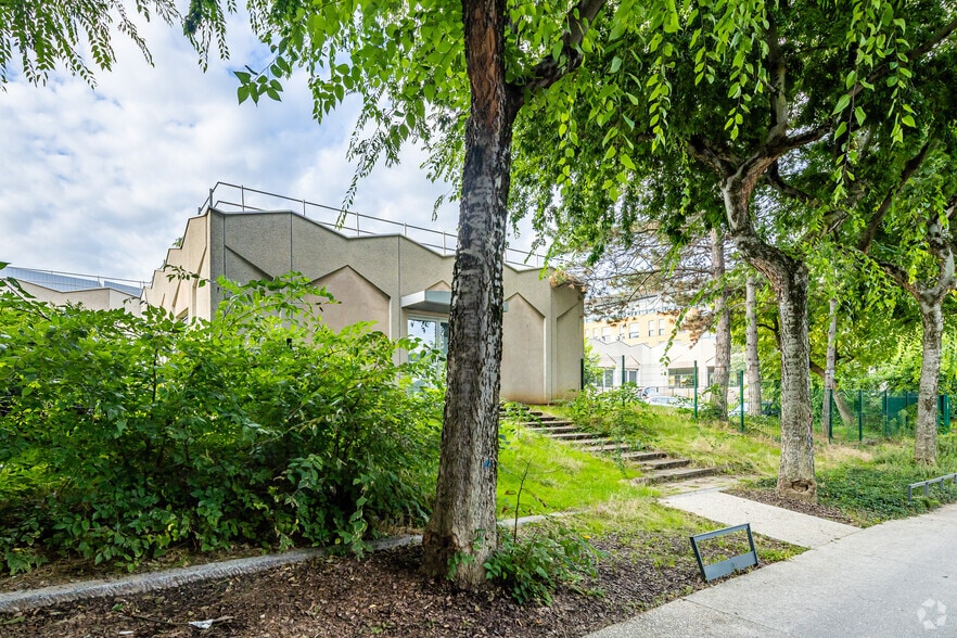 24 Espace Henry Vallée, Lyon for lease - Building Photo - Image 3 of 3