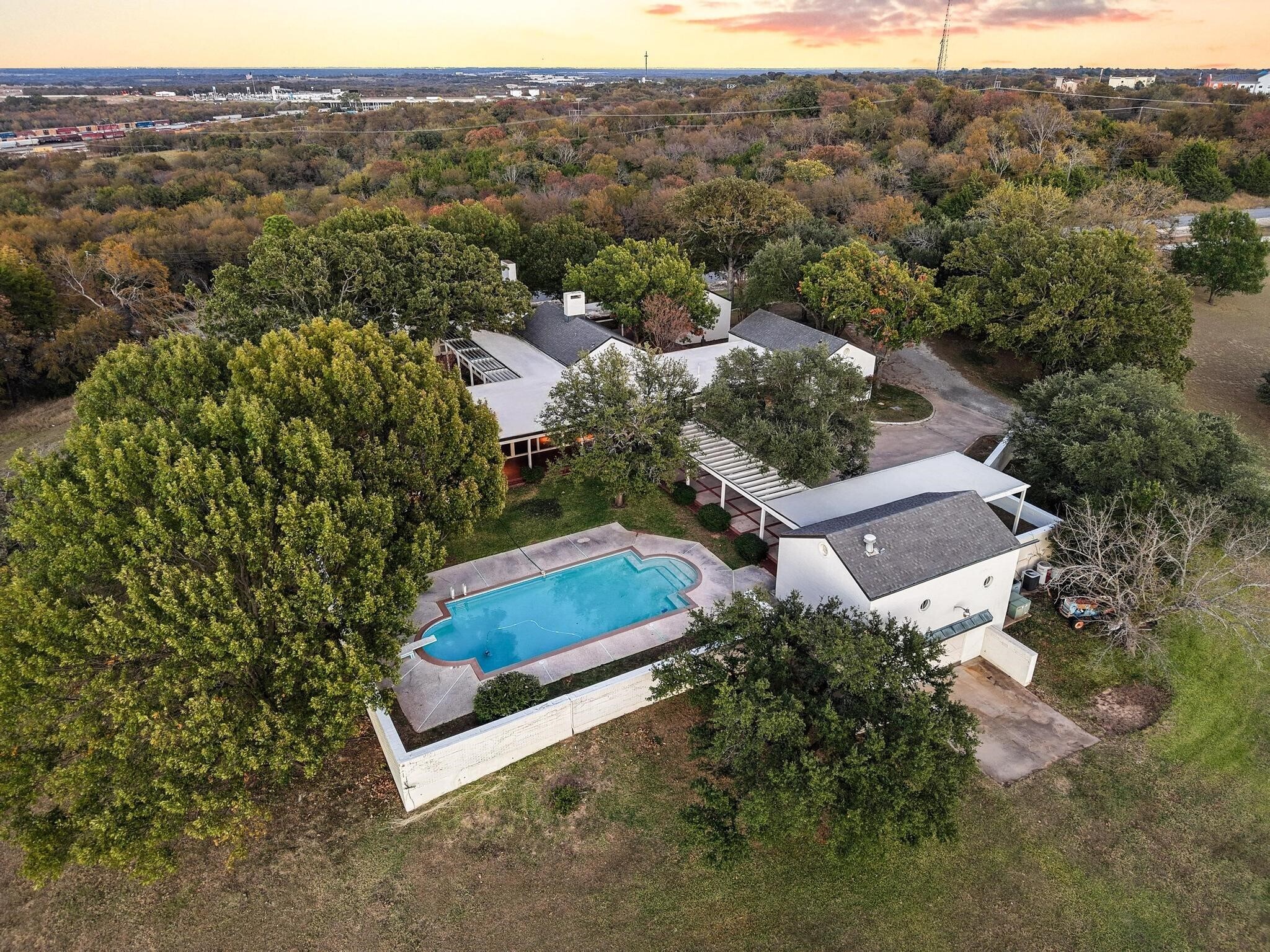 3906 Highland Dr, Denison, TX for sale Primary Photo- Image 1 of 5