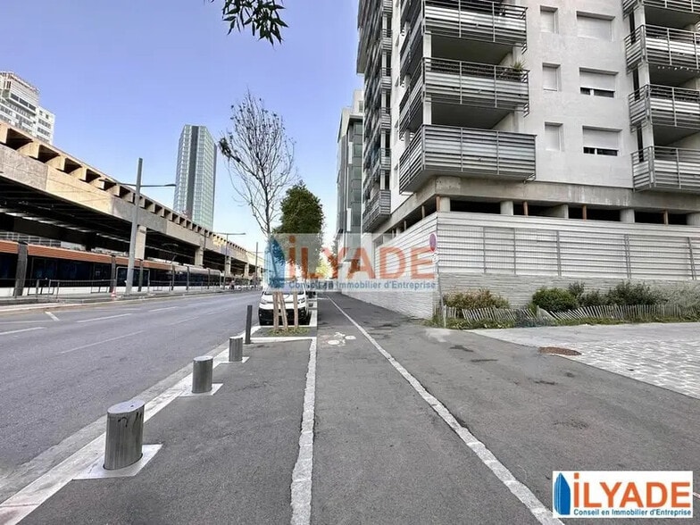 Retail in Marseille for lease - Building Photo - Image 3 of 6