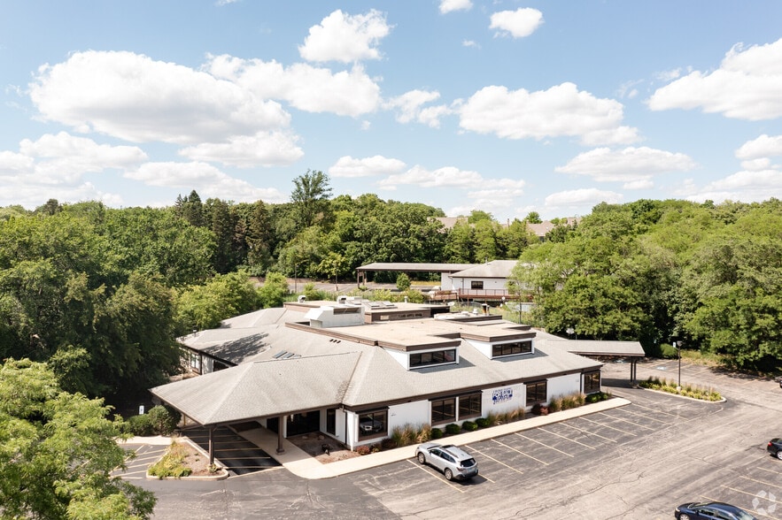 2210 Dean St, St Charles, IL for lease - Building Photo - Image 3 of 27