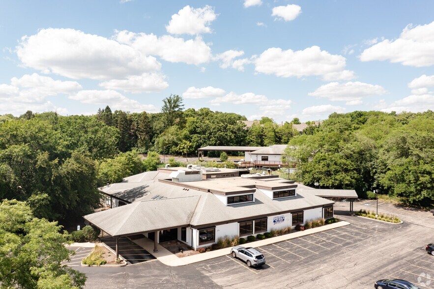 2210 Dean St, St Charles, IL à louer - Photo du bâtiment - Image 3 de 27