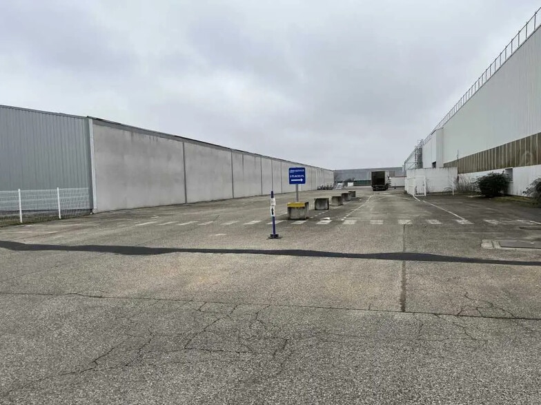 4 Rue Jean Macé, Meyzieu for lease - Building Photo - Image 3 of 17