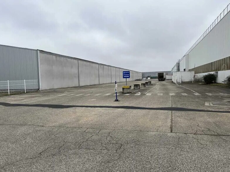 4 Rue Jean Macé, Meyzieu à louer - Photo du bâtiment - Image 3 de 17